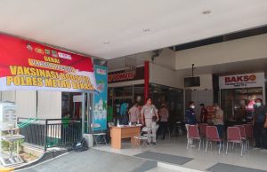 Pengunjung Rest Area KM19 Tol Japek Kabupaten Bekasi Dapat Vaksinasi Booster vaksinasi booster tol japek
