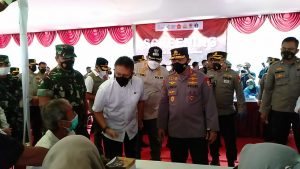 Kapolri dan Menkes Tinjau Vaksinasi di Stadion Kota Bekasi