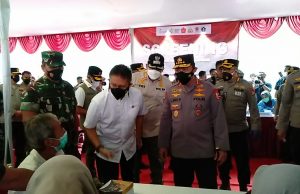 Kapolri dan Menkes Tinjau Vaksinasi di Stadion Kota Bekasi