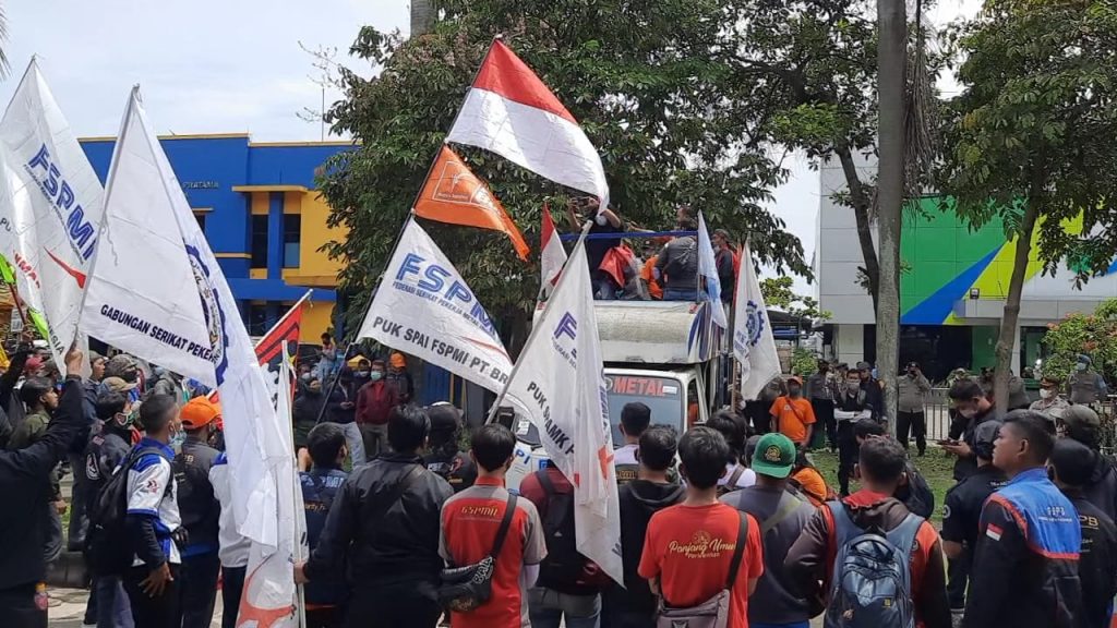 buruh kabupaten bekasi