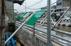Angin Kencang di Bekasi: Driver Ojek Online Tutup Usia Tertimpa Rambu