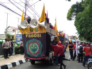 Buruh Demo di Kantor BPJS Ketenagakerjaan Kota Bekasi