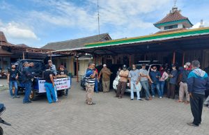 Warga Demo Perpanjangan Jabatan Ketua RW di Jatimulya