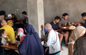 Ramainya Kuliner Lele Mangut di Bekasi: Sehari Habis Ribuan Ekor