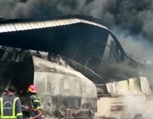 Api Hanguskan Gudang Plastik di Kabupaten Bekasi, Satu Orang Terluka