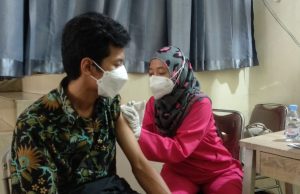 Animo Meningkat, Stok 2 Merek Vaksin Booster di Kabupaten Bekasi Kosong vaksin bekasi kosong