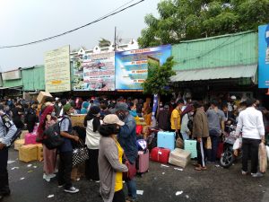 Pemudik Kembali Terlantar di Terminal Bekasi
