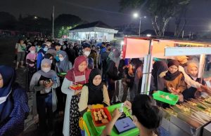 Berburu Jajanan Korea di Bekasi: Busenggg, Antrenya Panjang Banget