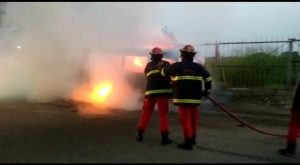 Mobil Jemputan Karyawan di Kabupaten Bekasi Terbakar, Sopirnya Selamat
