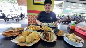 Makan Soto Daging Cuma Rp 10 Ribu di Bekasi