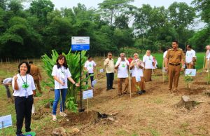 BCA dan Pemkab Bekasi Tanam 1.000 Pohon di Cikarang