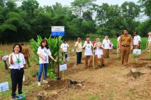 BCA dan Pemkab Bekasi Tanam 1.000 Pohon di Cikarang