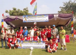 Serunya Turnamen Sepak Bola di Area Kuburan Tambun