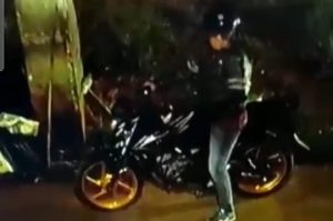 Video: Pak RT Pukuli Maling Kambing Pakai Gagang Sapu di Rawalumbu