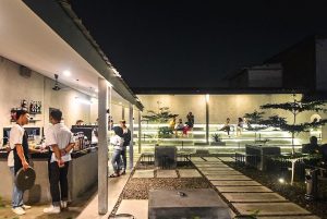 Tempat Nongkrong Asyik dengan Konsep Industrialis di Bekasi
