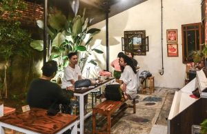 Ngopi di Sini Wajib Pakai Batik, Lokasi di Pondok Gede