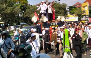 Longmarc dari Islamic, Massa Gelar Unjuk Rasa di Pemkot Bekasi