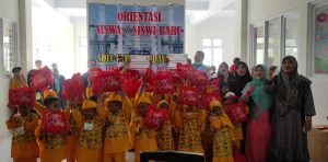 Alfamart dan EMCO Toys Berbagi Mainan untuk Anak Indonesia