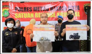 Motif Orang Tua Rantai Kaki Anaknya di Jatiasih