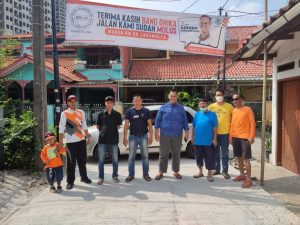Adhika Tinjau Pengecoran Jalan Aspirasi Warga Jakamulya