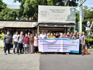 PLN Bekasi Salurkan CSR untuk Modal Usaha UMKM Khas Bekasi Mpok Nini