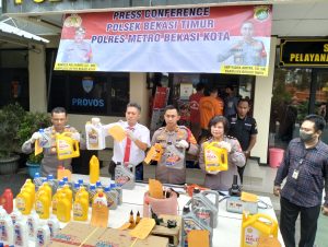Polisi Bekasi Bongkar Kasus Oli Oplosan