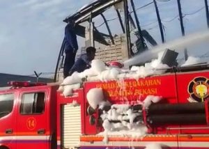 Dua Pabrik Kimia di Cikarang Hangus Terbakar, Diduga Korsleting Listrik