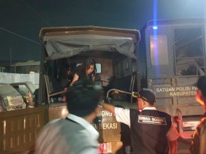 Satpol PP Kabupaten Bekasi Ciduk 6 PSK di Tambun dan Pinggir Kalimalang