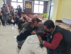 Videonya Viral Tawuran di Cikunir, Enam Pelajar Sungkem Minta Maaf
