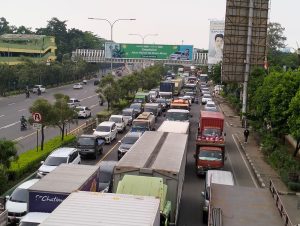 Demo Buruh, Akses Jalan Ahmad Yani Kota Bekasi Tersendat