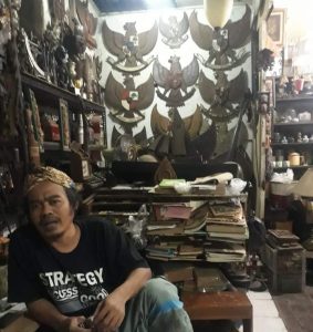 Melihat Barang Antik di Teluk Angsan
