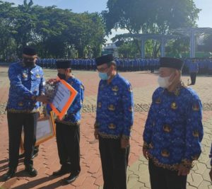 HUT KORPRI ke 51, Plt Walikota Bekasi Beri Penghargaan Best Practice Guru Penggerak