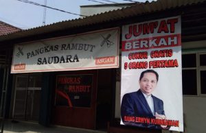 Jum’at Berkah: Kader PKS Ini Gratiskan Cukur Rambut