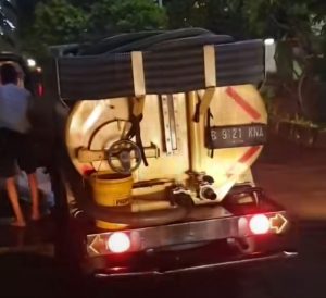 Viral Supir Truk Tinja Buang Limbah Sembarangan Kepergok Warga