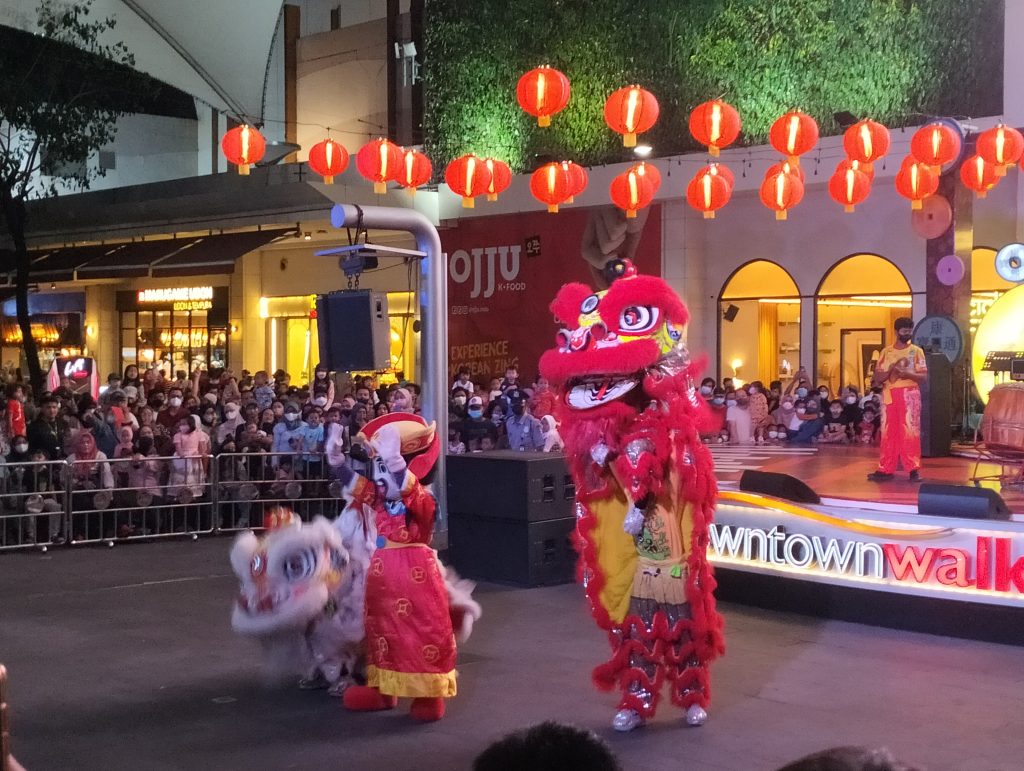 Atraksi Barongsai di Summarecon Mall Bekasi