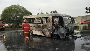 Kronologi Elf Terbakar di Parkiran Mega Bekasi
