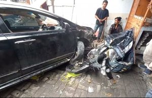 Diduga Lepas Kendali, Sopir Mobil Honda Civic Tabrak PKL