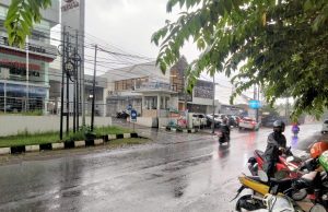 Cuaca Ekstrem, Hujan ‘Awet’ Guyur Teluk Buyung