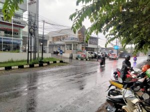Cuaca Ekstrem, Hujan ‘Awet’ Guyur Teluk Buyung 