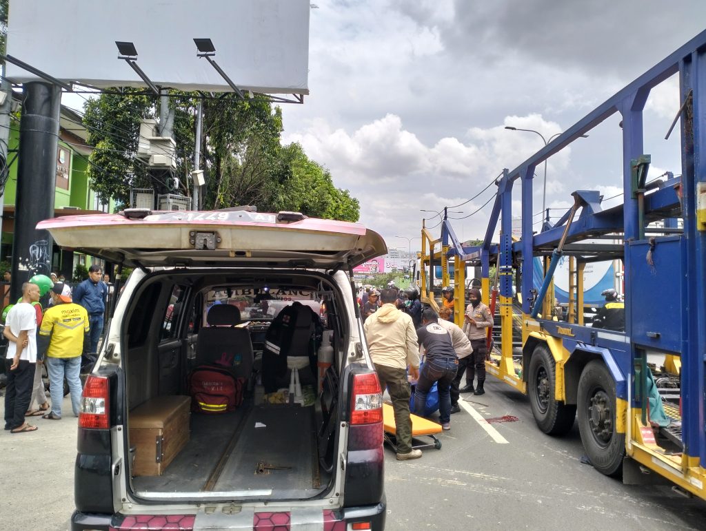 Laka lantas di Jalan Ahmad Yani