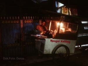 Kisah Pedagang Nasgor Gerobak Keliling, Dipalak Preman Hingga Dijahilin Makhluk Halus