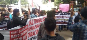 Pedagang Demo Tuntut Pembangunan Pasar Kranji
