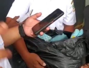 Warga Temukan Bayi Baru Lahir di Pinggir Jalan, Segera Diselamatkan