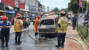 Angkot Jurusan Ganda Agung – Terminal Bekasi Hangus Terbakar