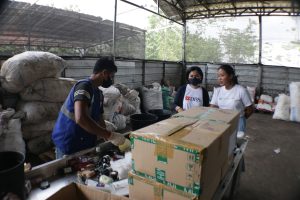 Bank DBS Indonesia Bantu Tingkatkan Literasi Keuangan Pelapak Sampah
