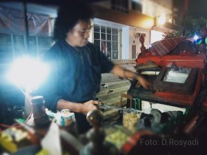 Perjalanan Rhoma, Dari Kuli Bangunan Hingga Jualan Tahu Gejrot