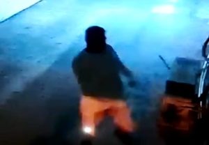 Aksi Premanisme Terekam CCTV di Basement Apartemen