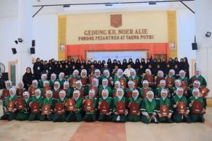 Ratusan Santri Pesantren Attaqwa Diwisuda di Gedung KH. Noer Ali