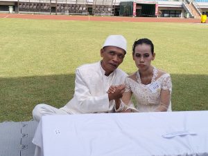 Bahagianya Maryono, Bisa Ikut Nikah Massal di Stadion Patriot Kota Bekasi