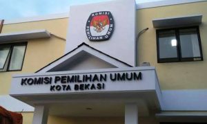Puluhan Personel Polisi ‘Kawal’ Para Bacaleg Daftar ke KPUD Kota Bekasi
